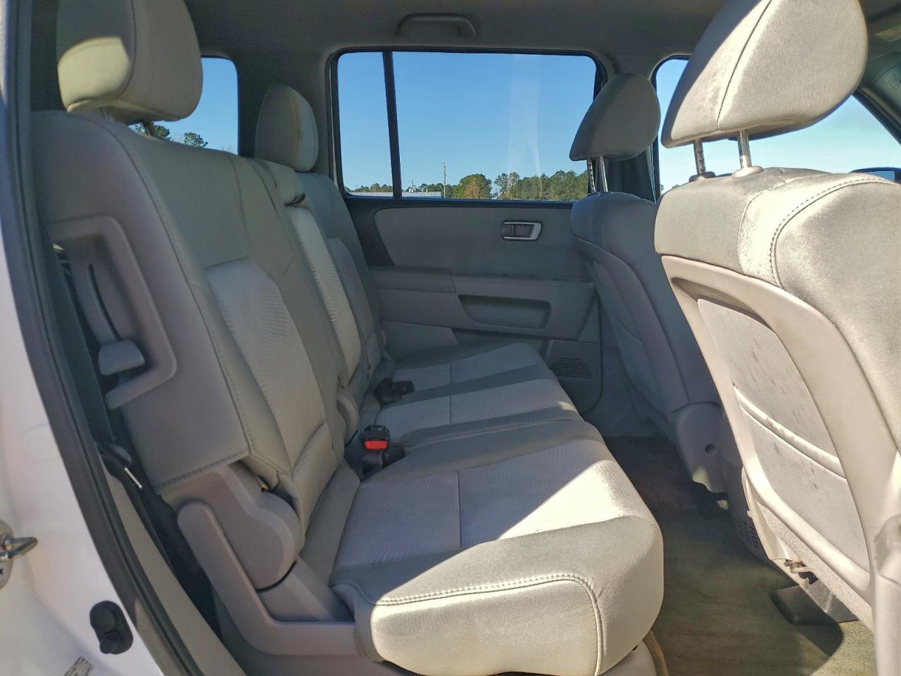 2015 HONDA PILOT LX photo 11