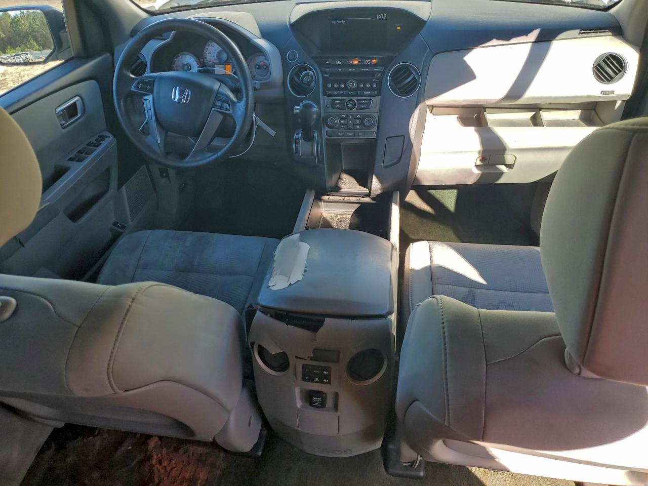 2015 HONDA PILOT LX photo 8