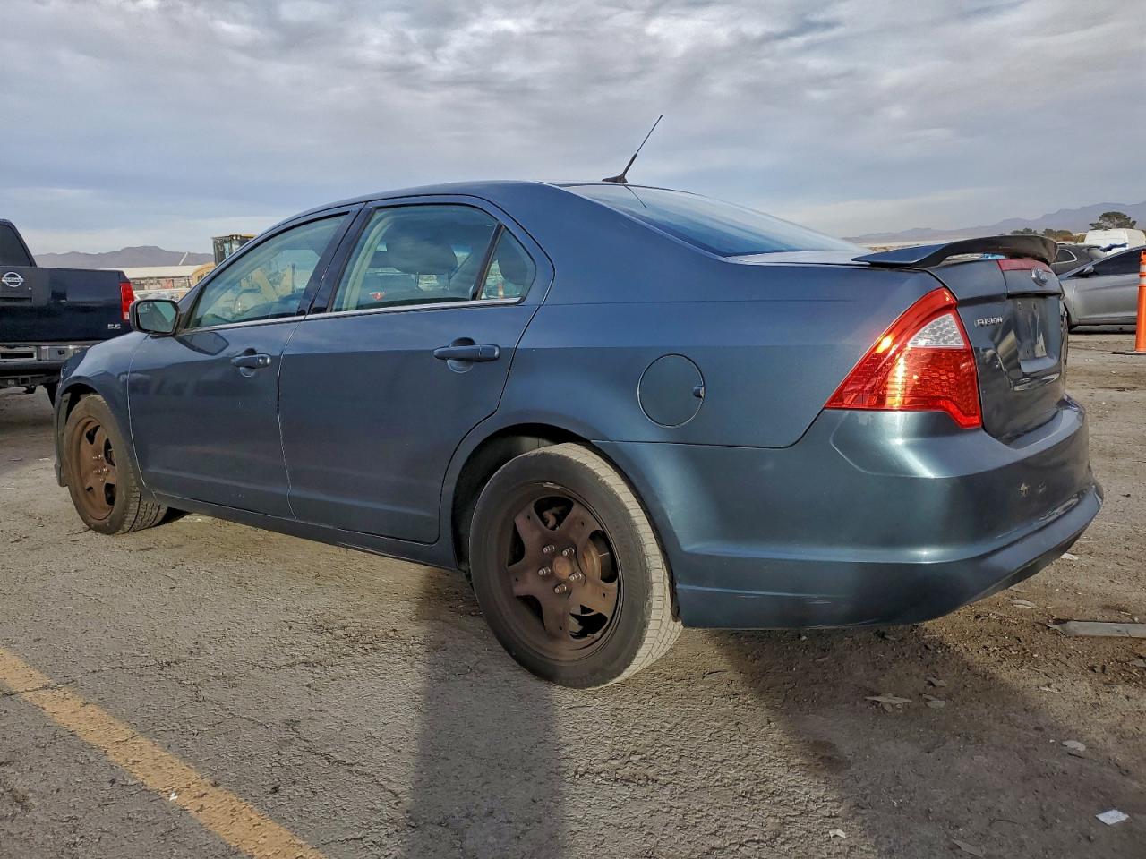 2011 FORD FUSION SE photo 2