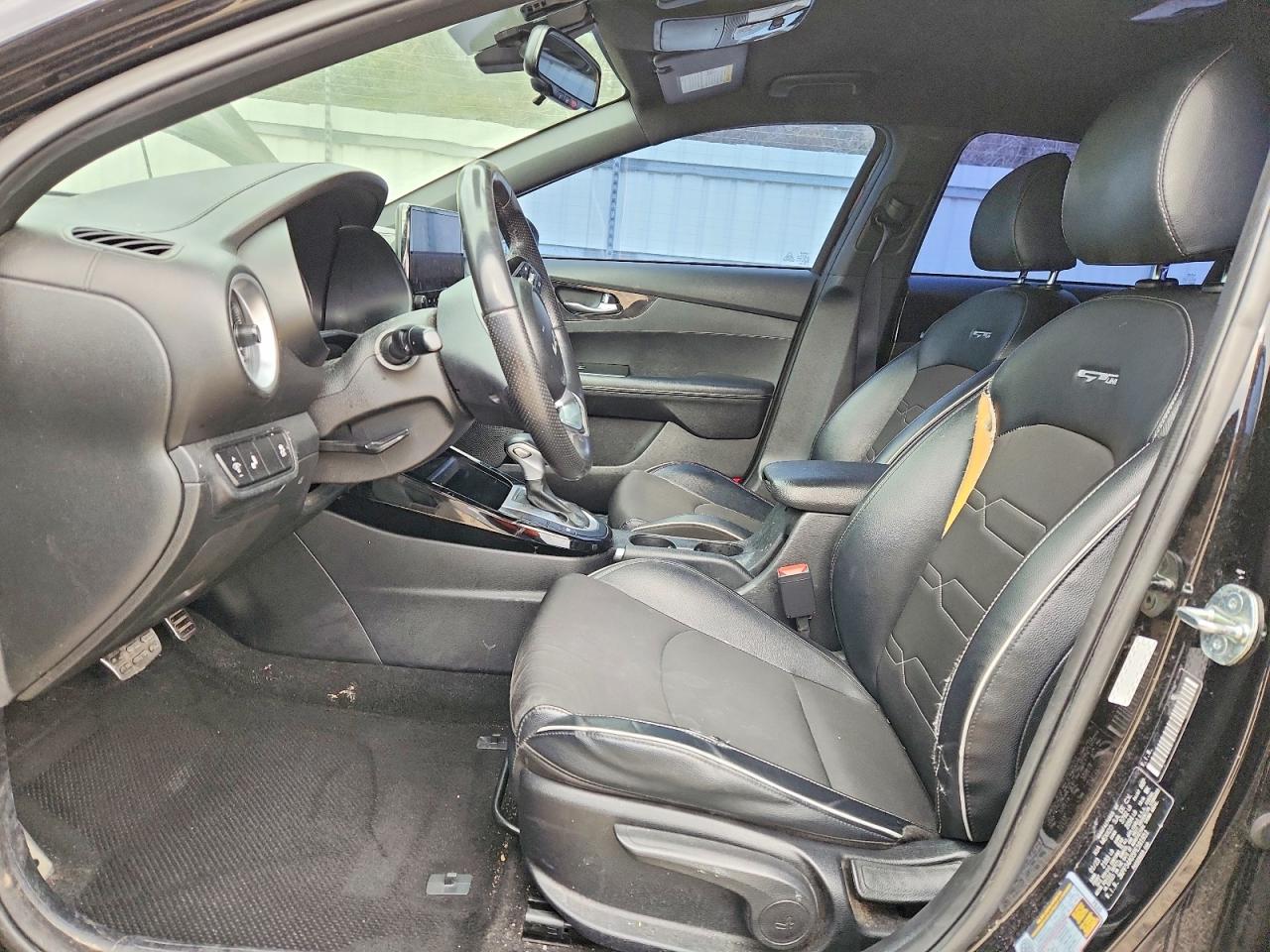 2023 KIA FORTE GT LINE photo 7