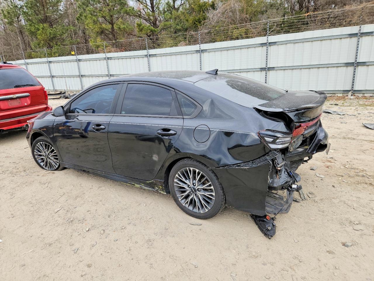 2023 KIA FORTE GT LINE photo 2