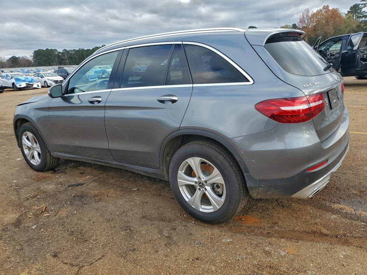 2018 MERCEDES-BENZ GLC 300 4MATIC photo 2