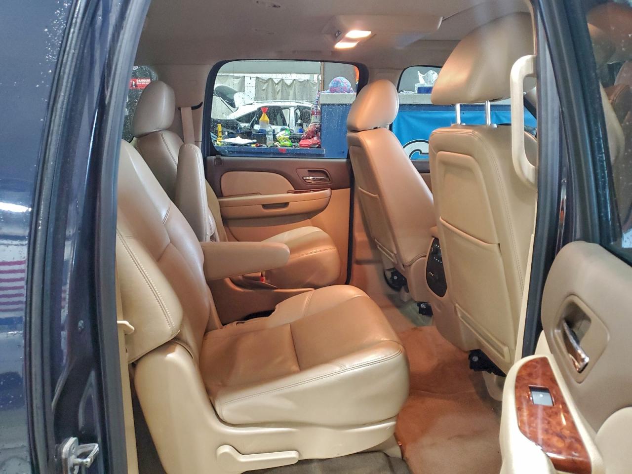 2013 CHEVROLET SUBURBAN K1500 LTZ photo 11