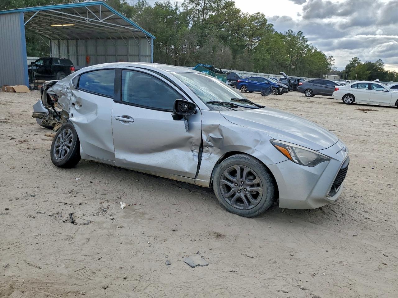 2019 TOYOTA YARIS L photo 10