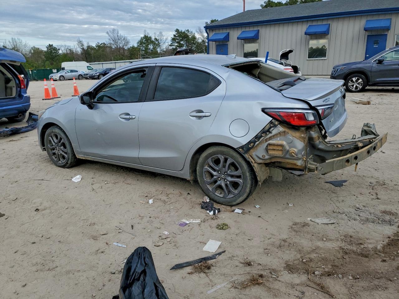 2019 TOYOTA YARIS L photo 4