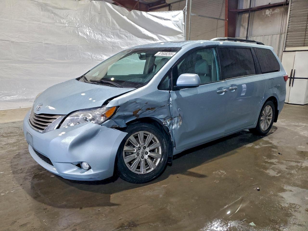 2017 TOYOTA SIENNA