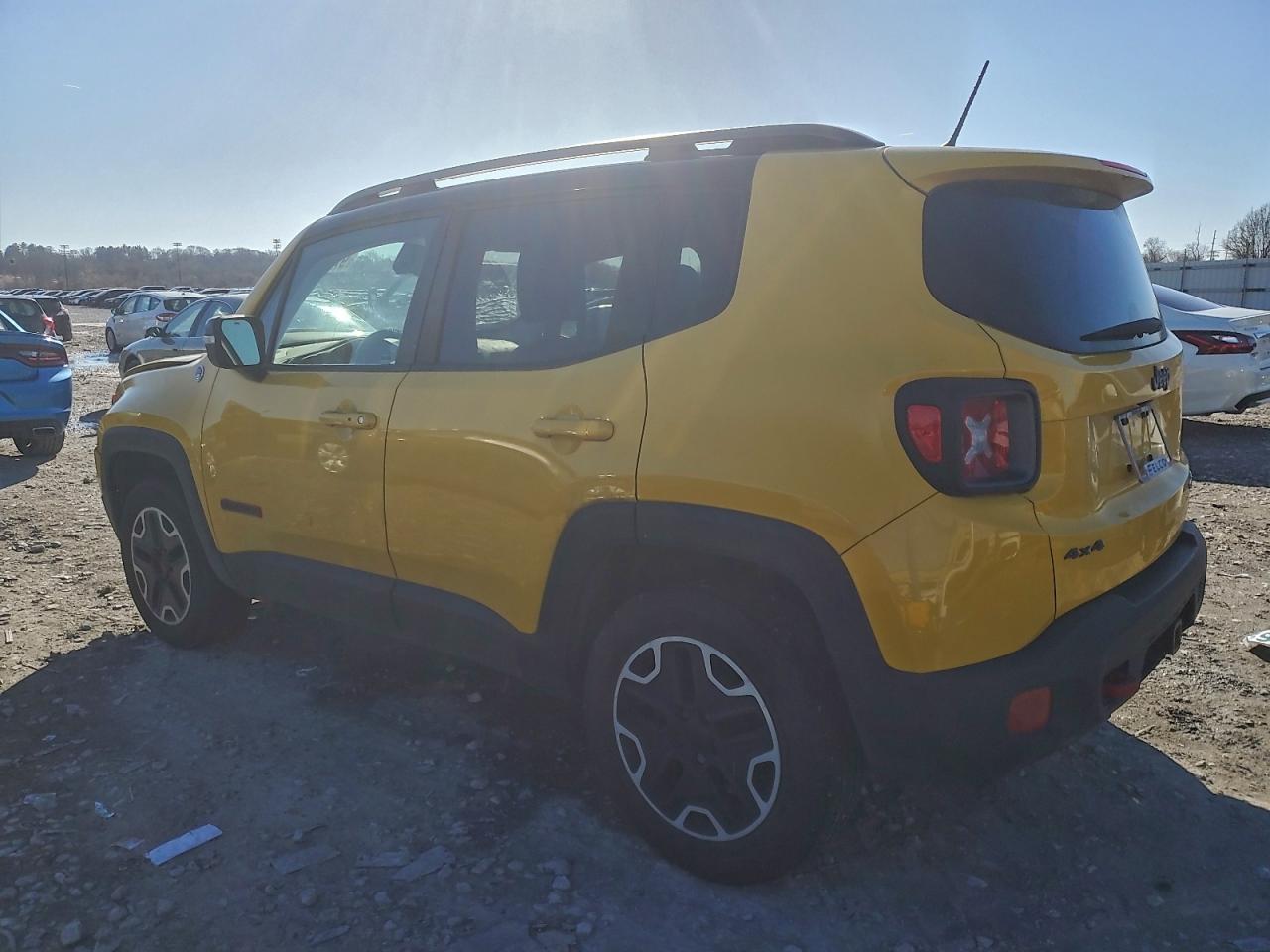 2015 JEEP RENEGADE TRAILHAWK photo 2