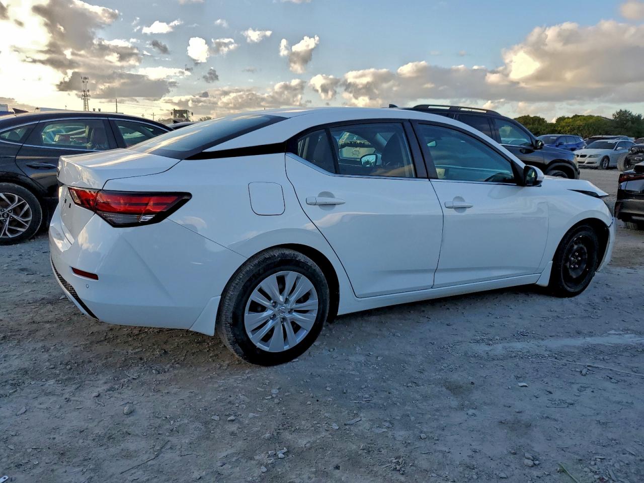 2022 NISSAN SENTRA S photo 3