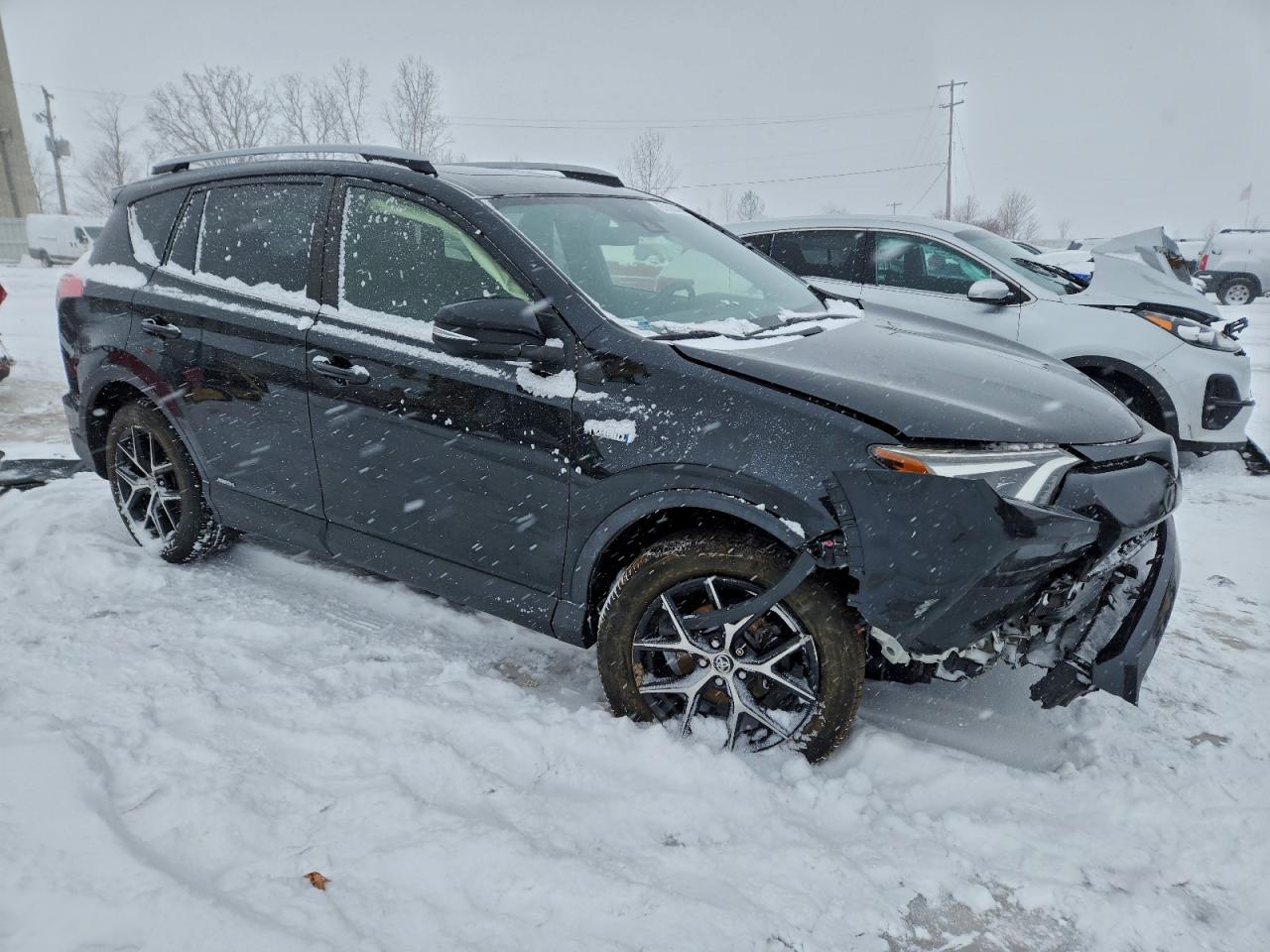 2017 TOYOTA RAV4 HV SE photo 4
