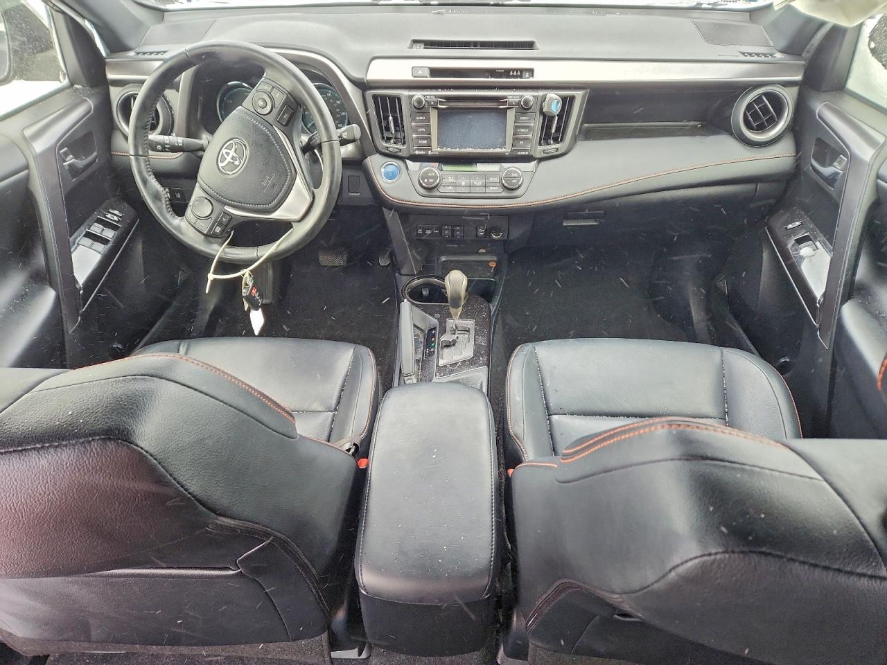 2017 TOYOTA RAV4 HV SE photo 8