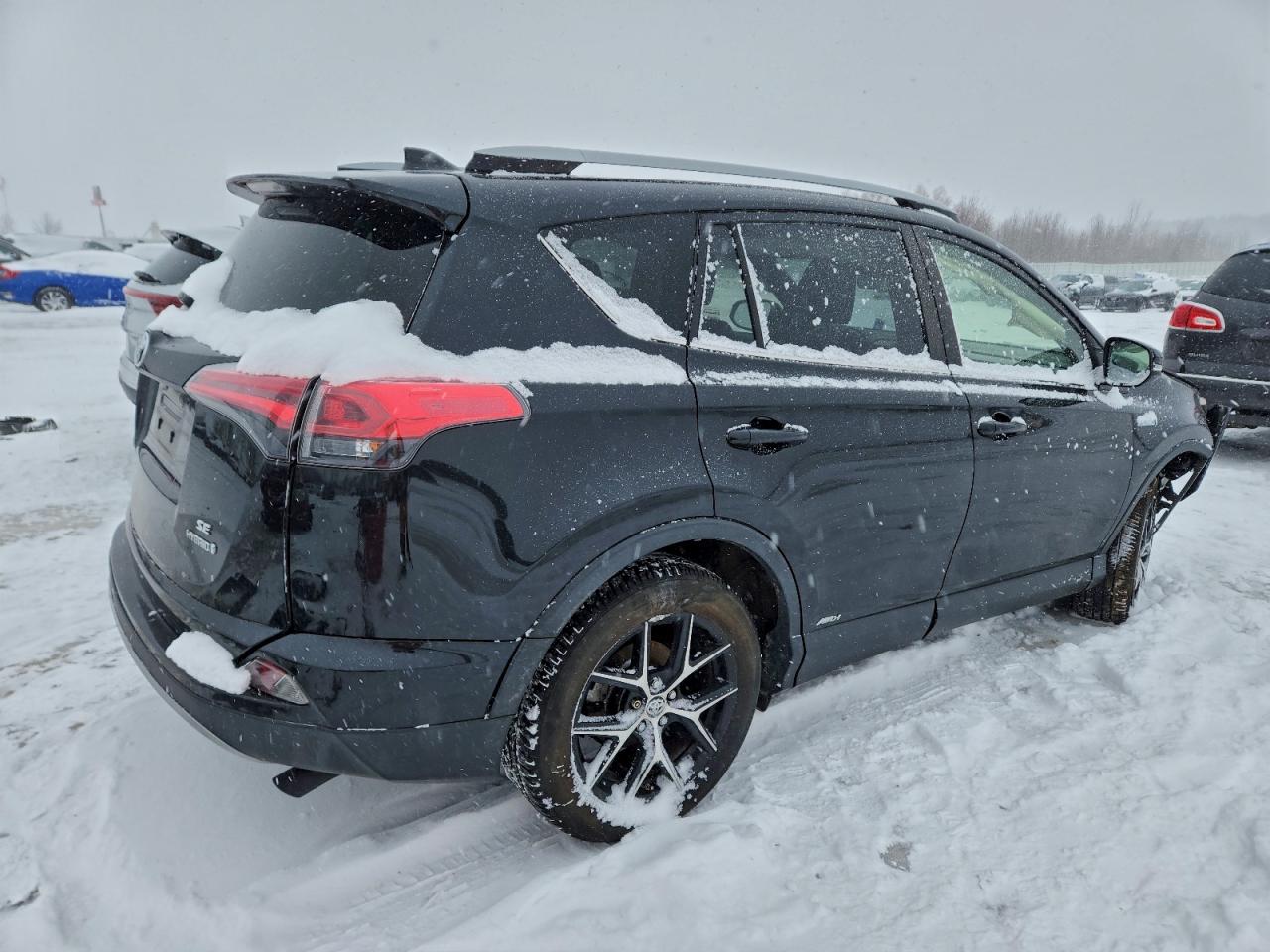2017 TOYOTA RAV4 HV SE photo 3