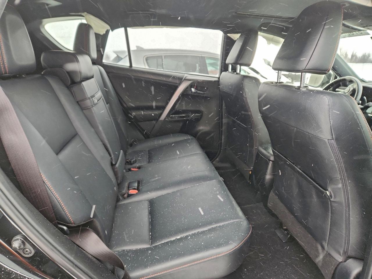 2017 TOYOTA RAV4 HV SE photo 11