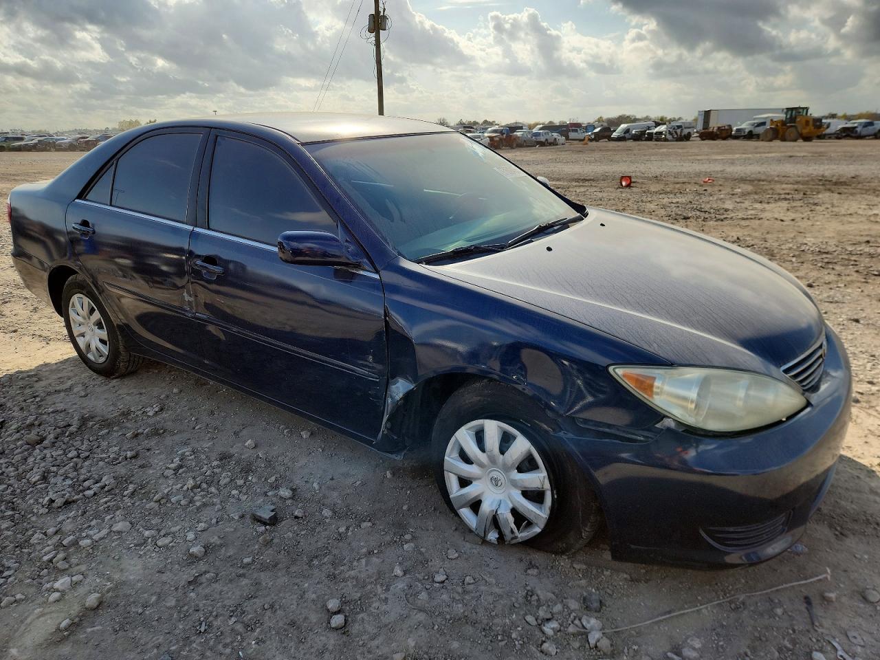 2005 TOYOTA CAMRY LE photo 4
