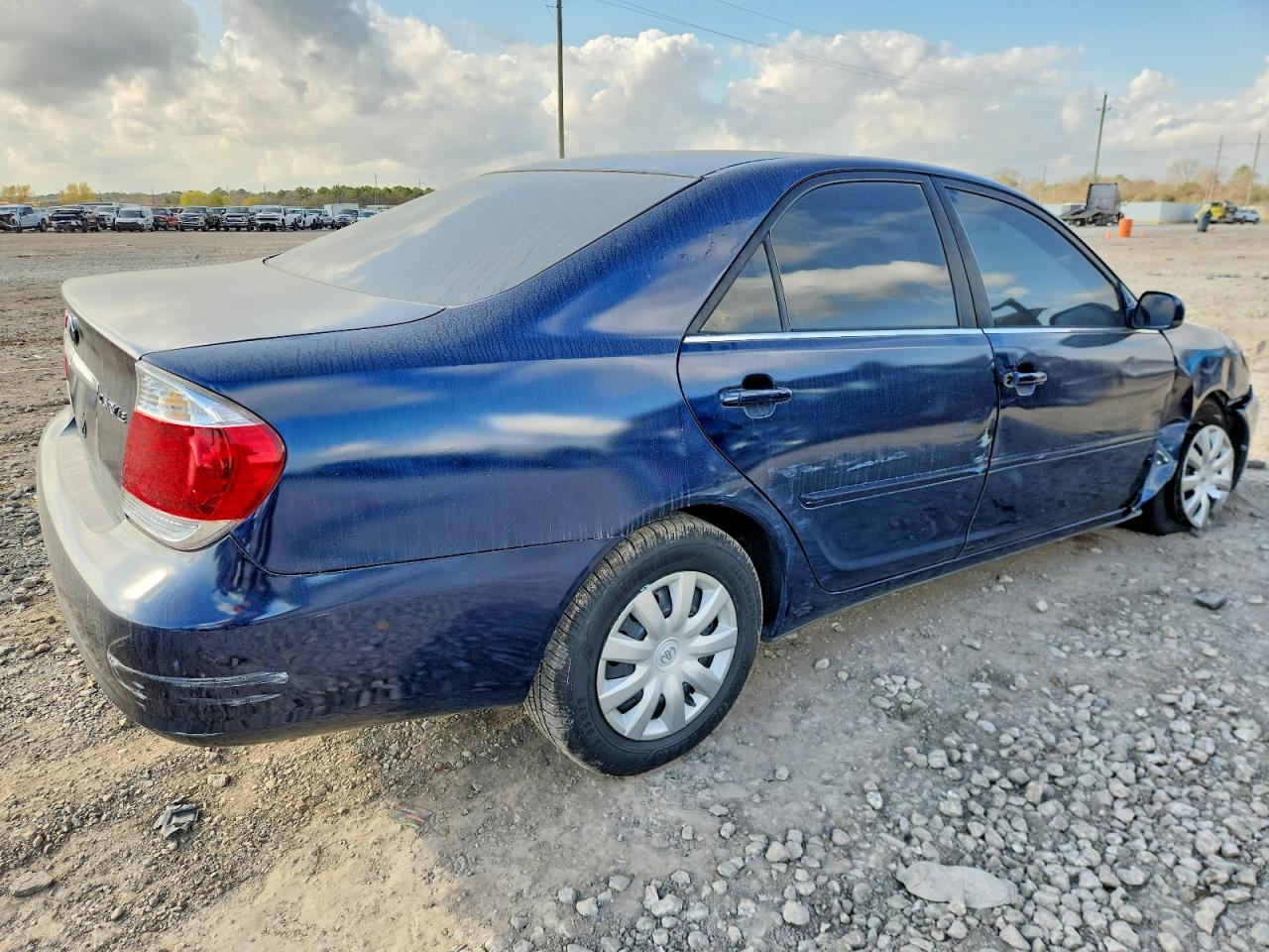 2005 TOYOTA CAMRY LE photo 3