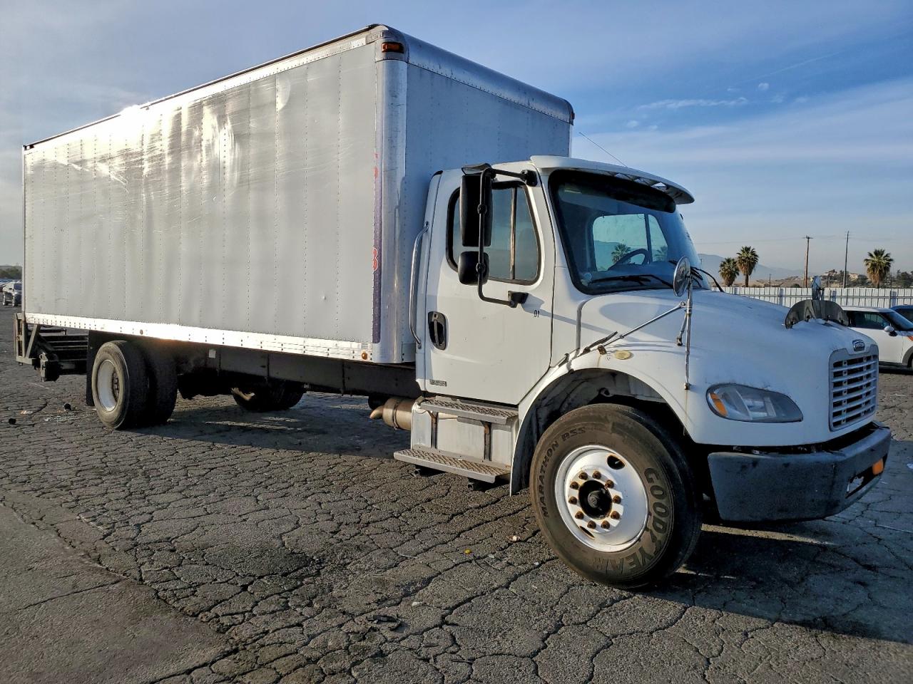 2006 FREIGHTLINER BUSINESS CLASS M2 BOX TRUCK photo 7