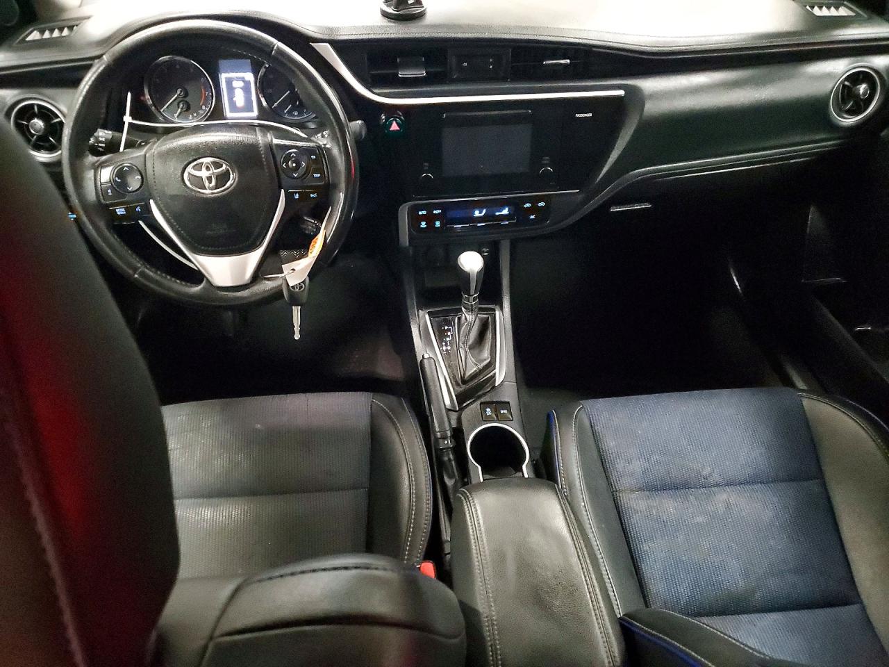 2017 TOYOTA COROLLA L photo 8