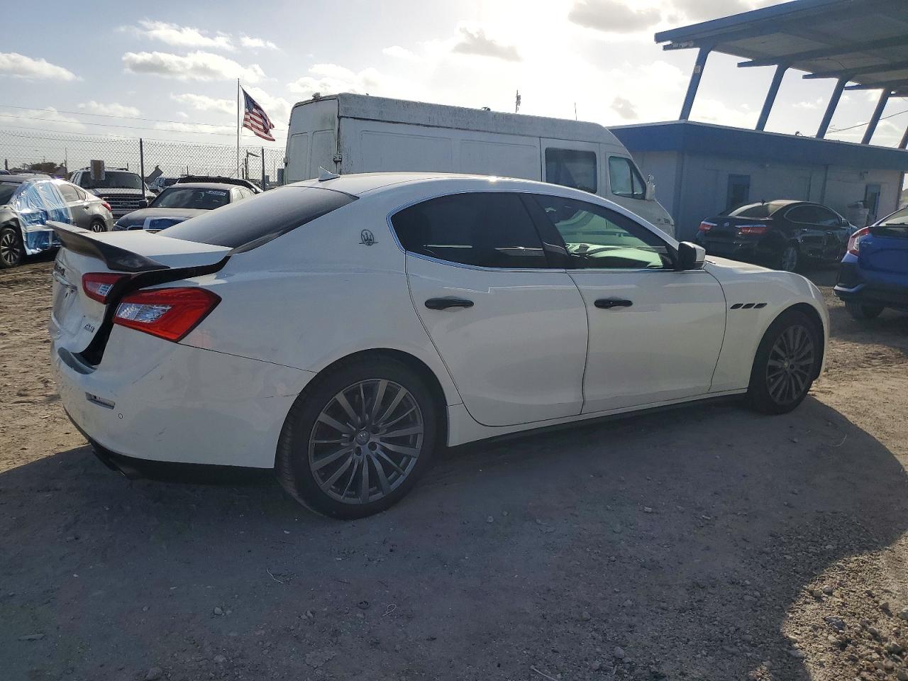 2017 MASERATI GHIBLI photo 3