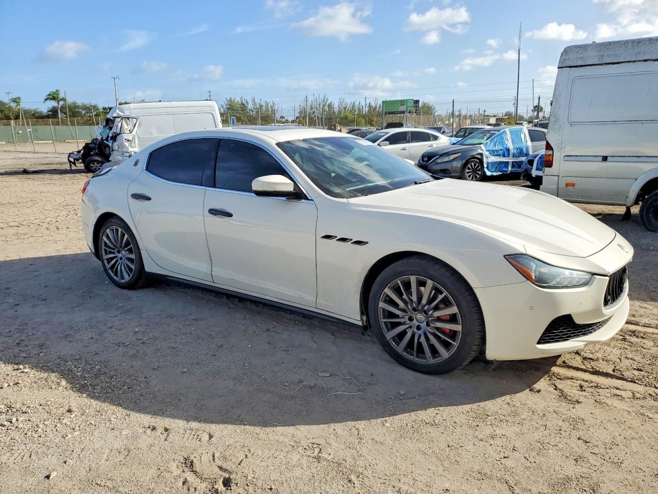 2017 MASERATI GHIBLI photo 4