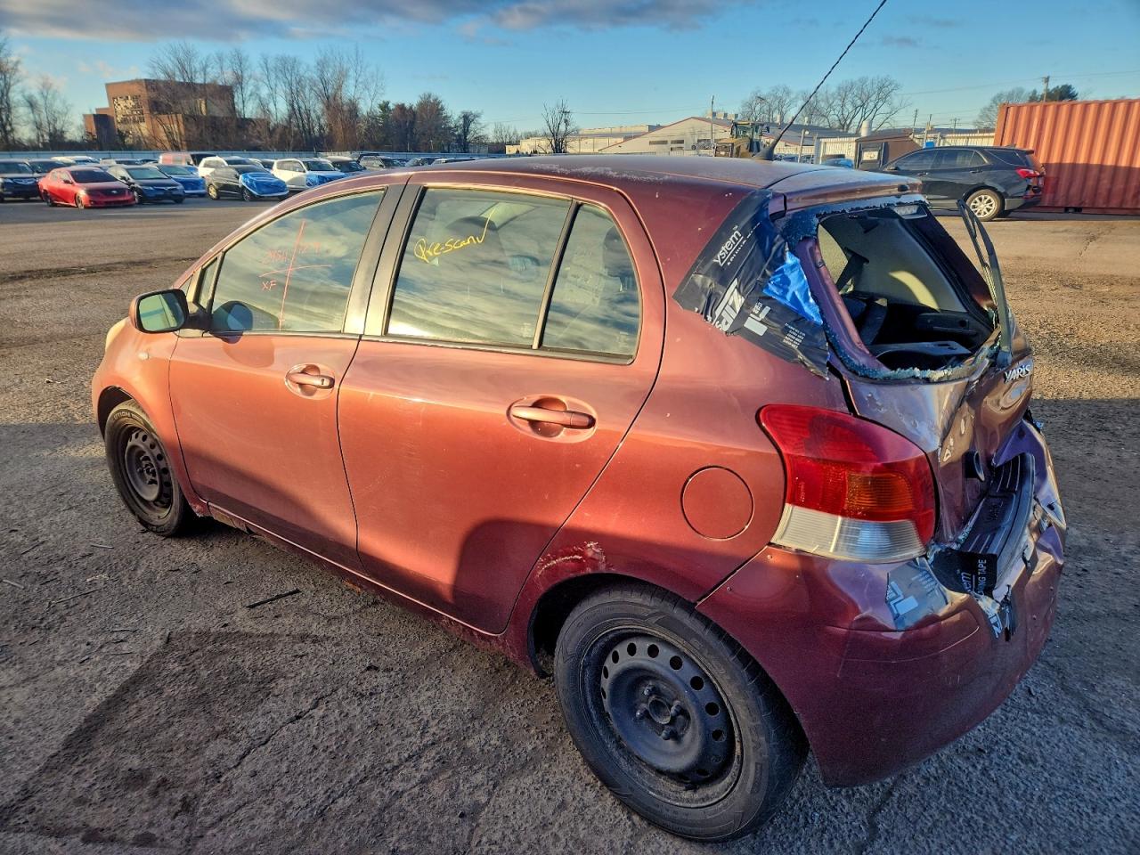 2010 TOYOTA YARIS photo 2
