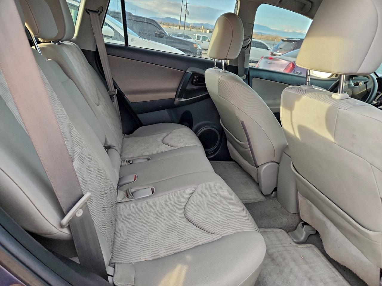 2011 TOYOTA RAV4 photo 11