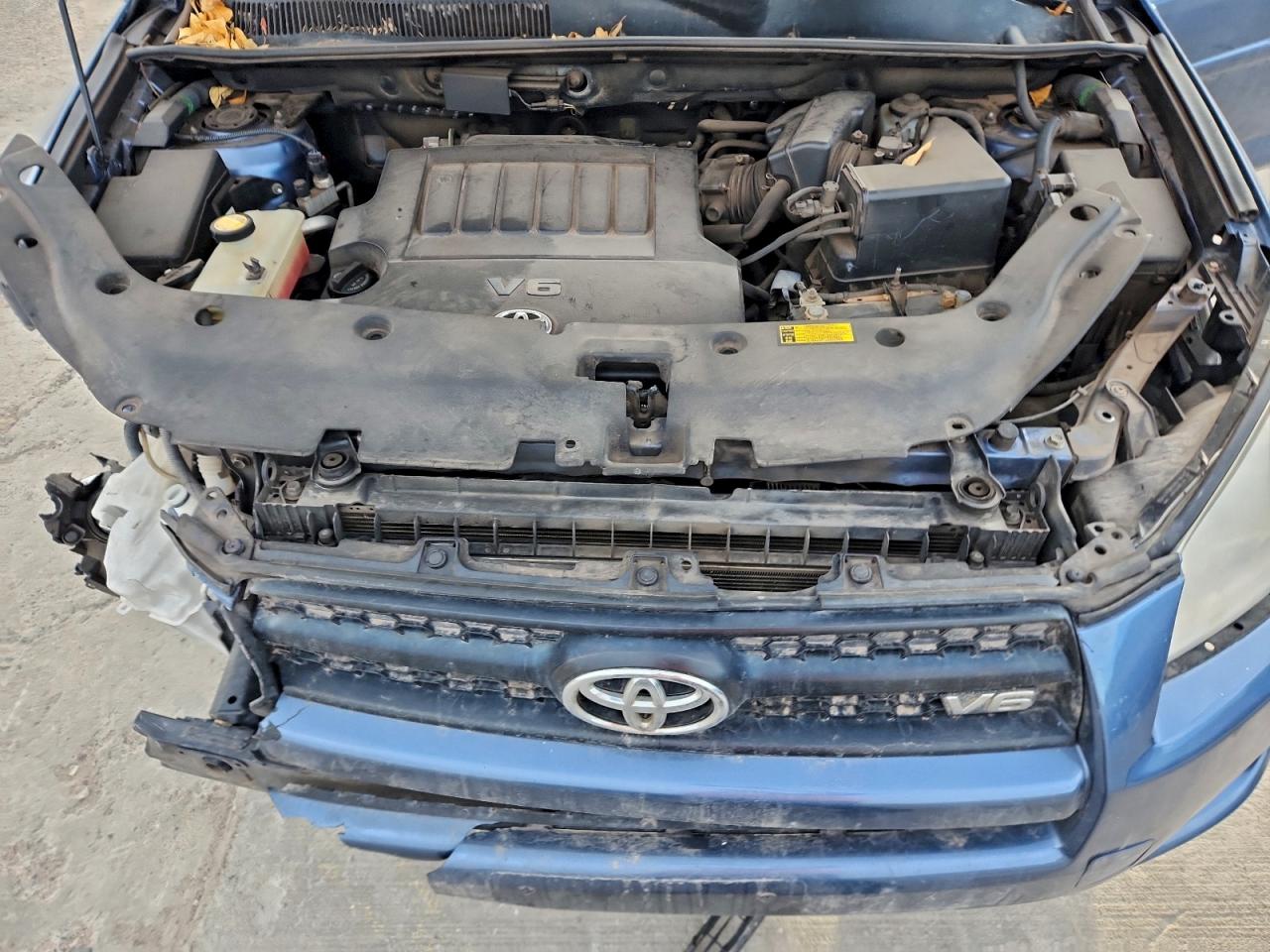 2011 TOYOTA RAV4 photo 12