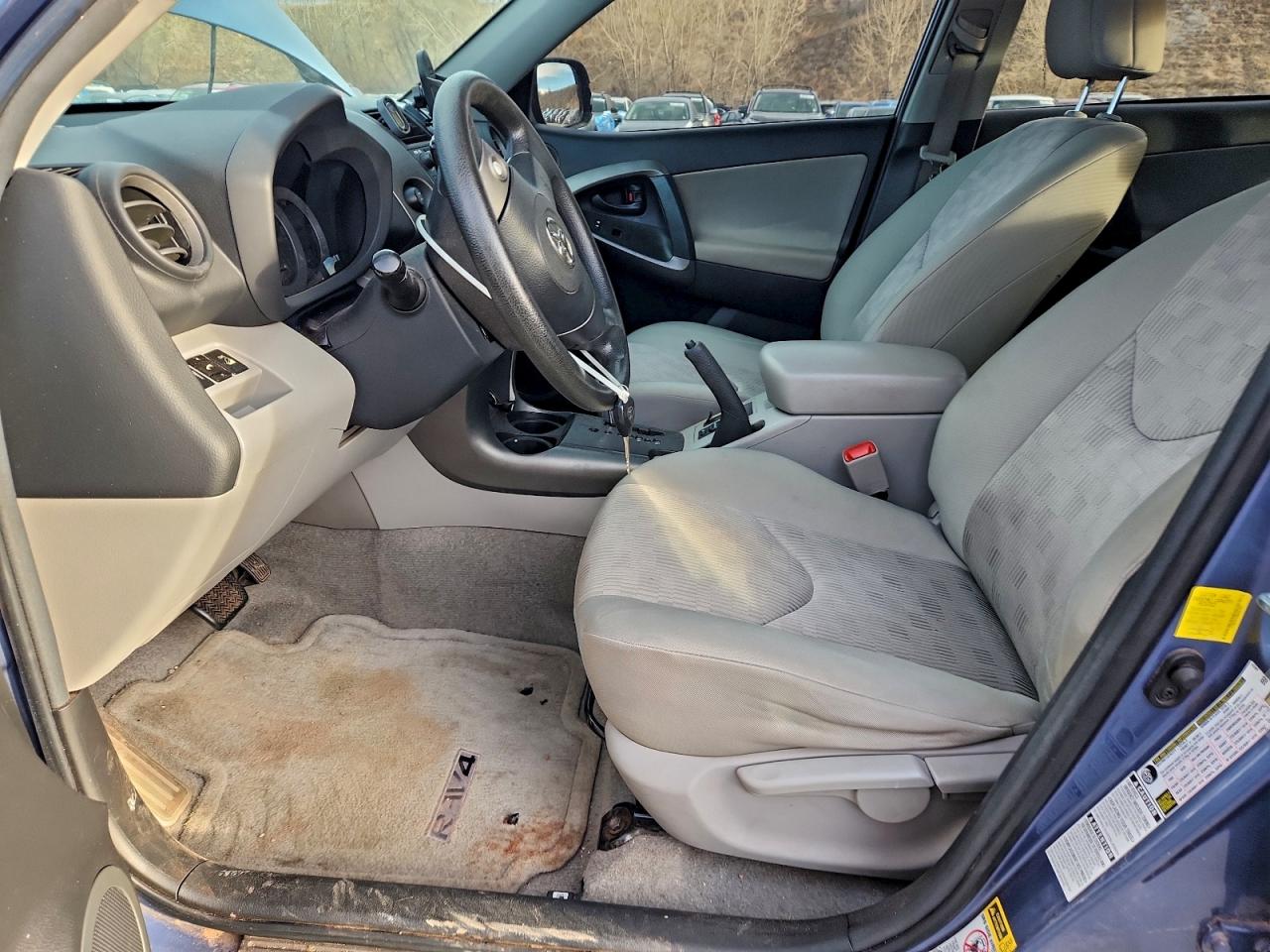 2011 TOYOTA RAV4 photo 7