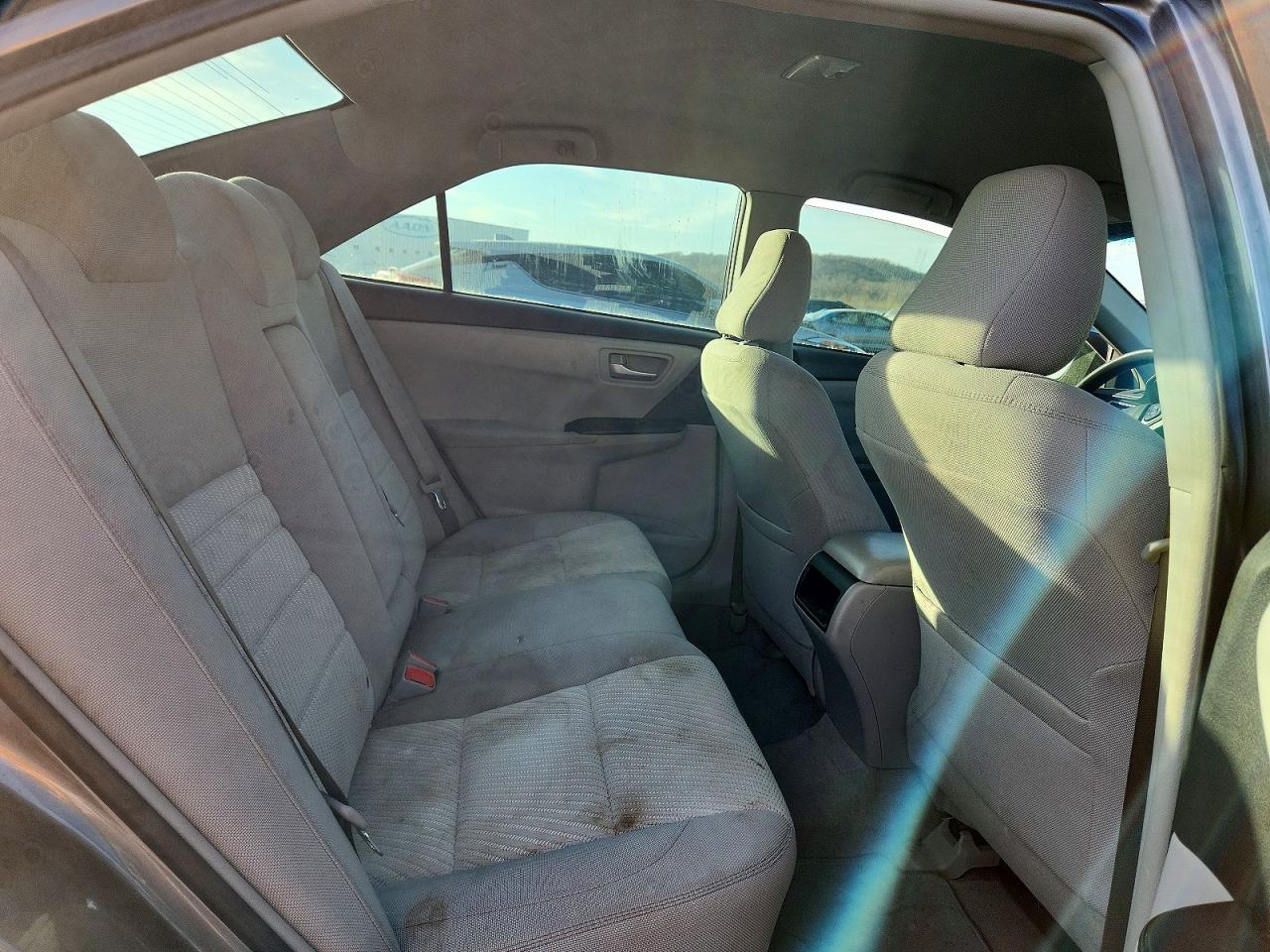 2016 TOYOTA CAMRY LE photo 10