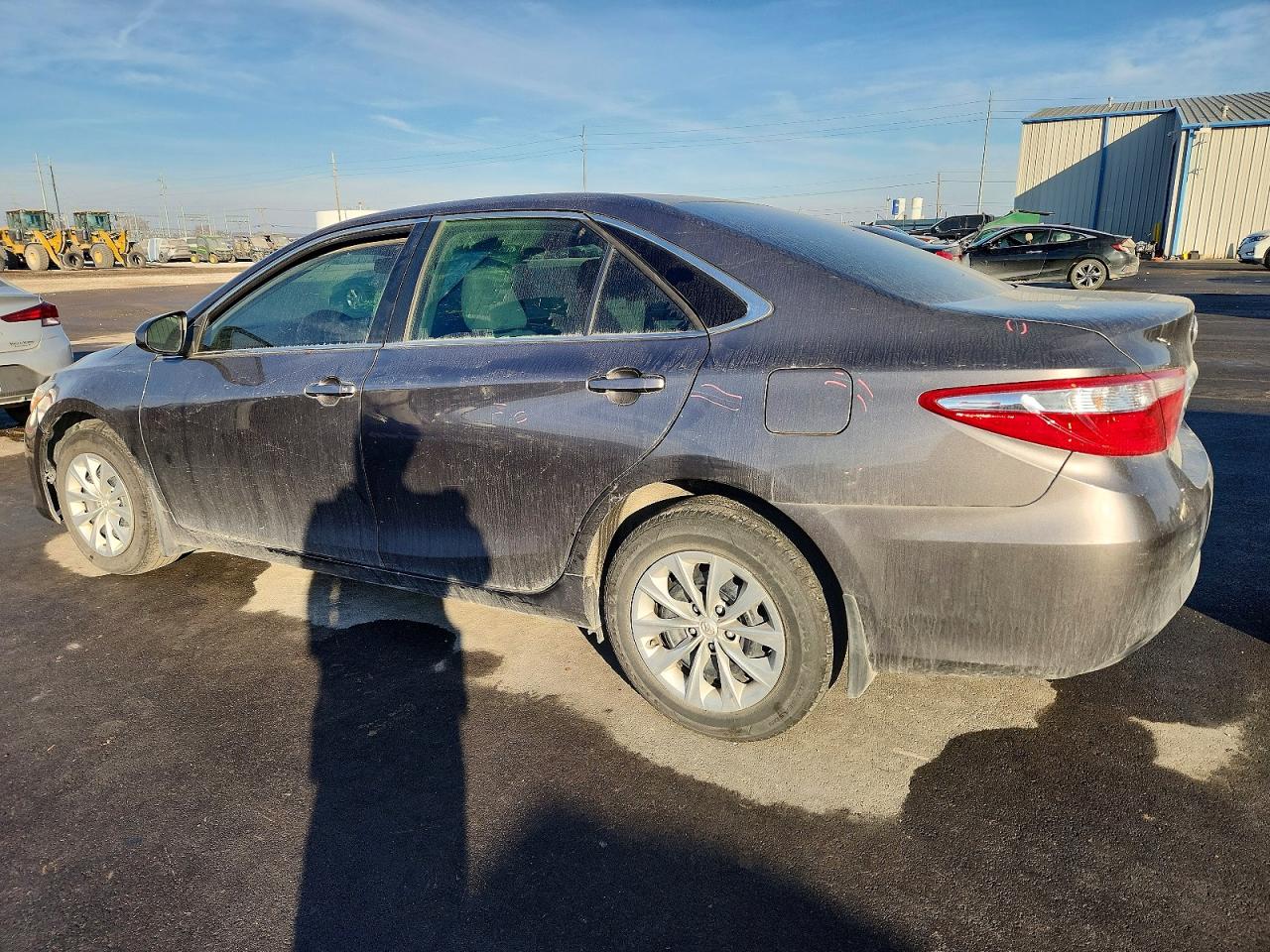 2016 TOYOTA CAMRY LE photo 2
