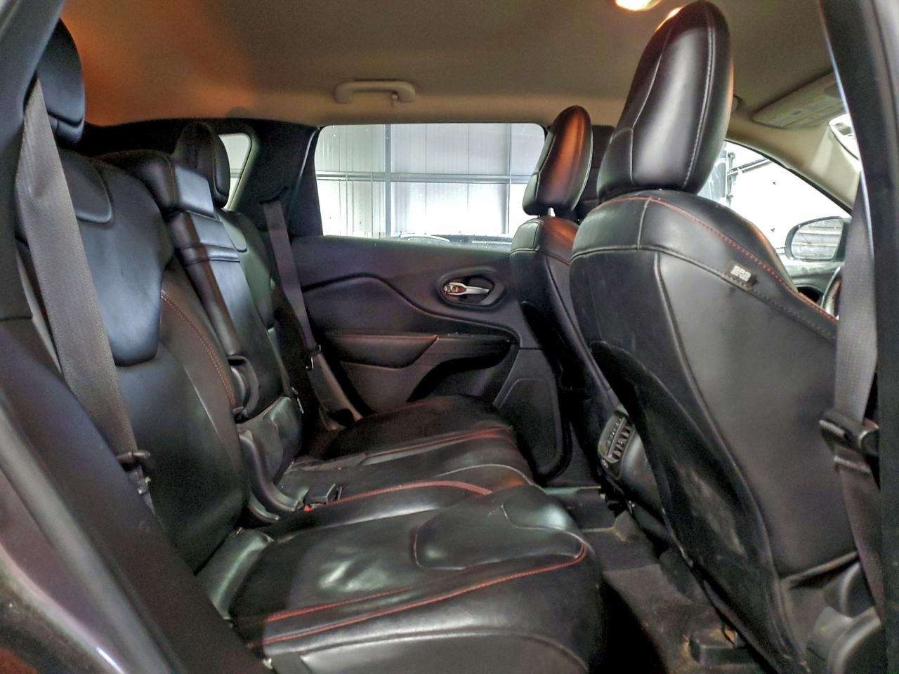 2015 JEEP CHEROKEE TRAILHAWK photo 11