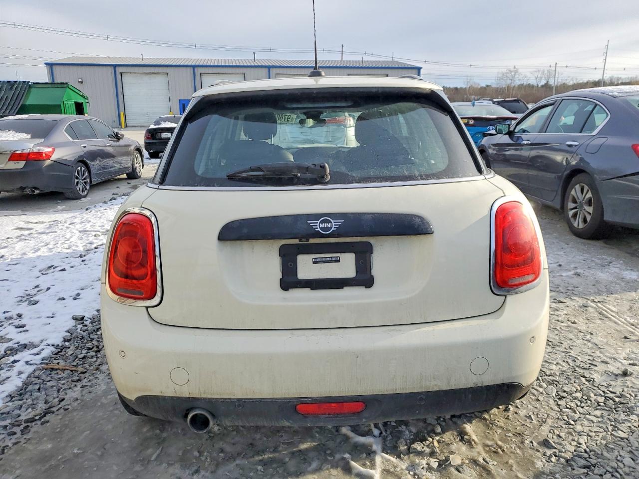2021 MINI COOPER photo 6