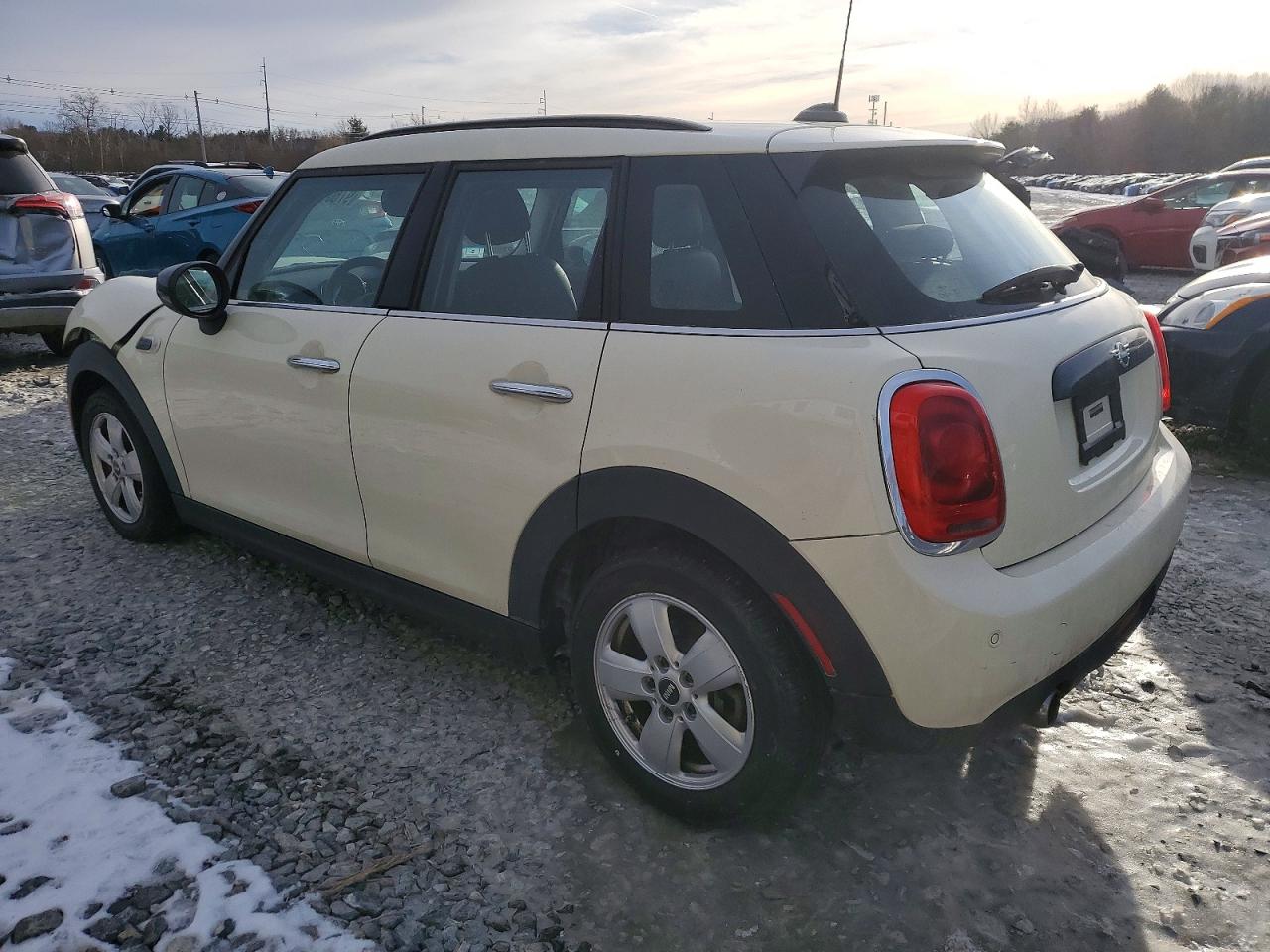 2021 MINI COOPER photo 2