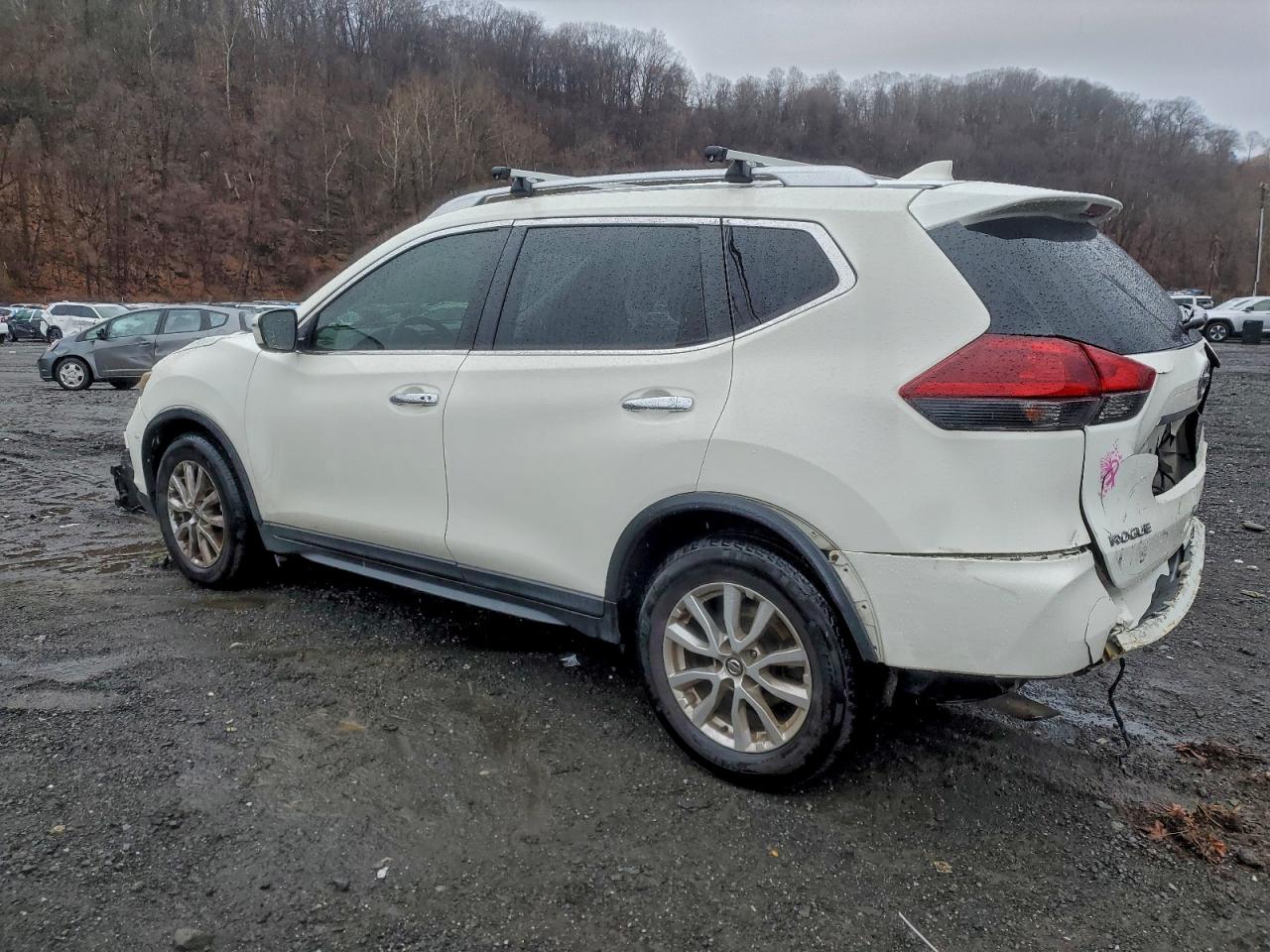 2018 NISSAN ROGUE S photo 2