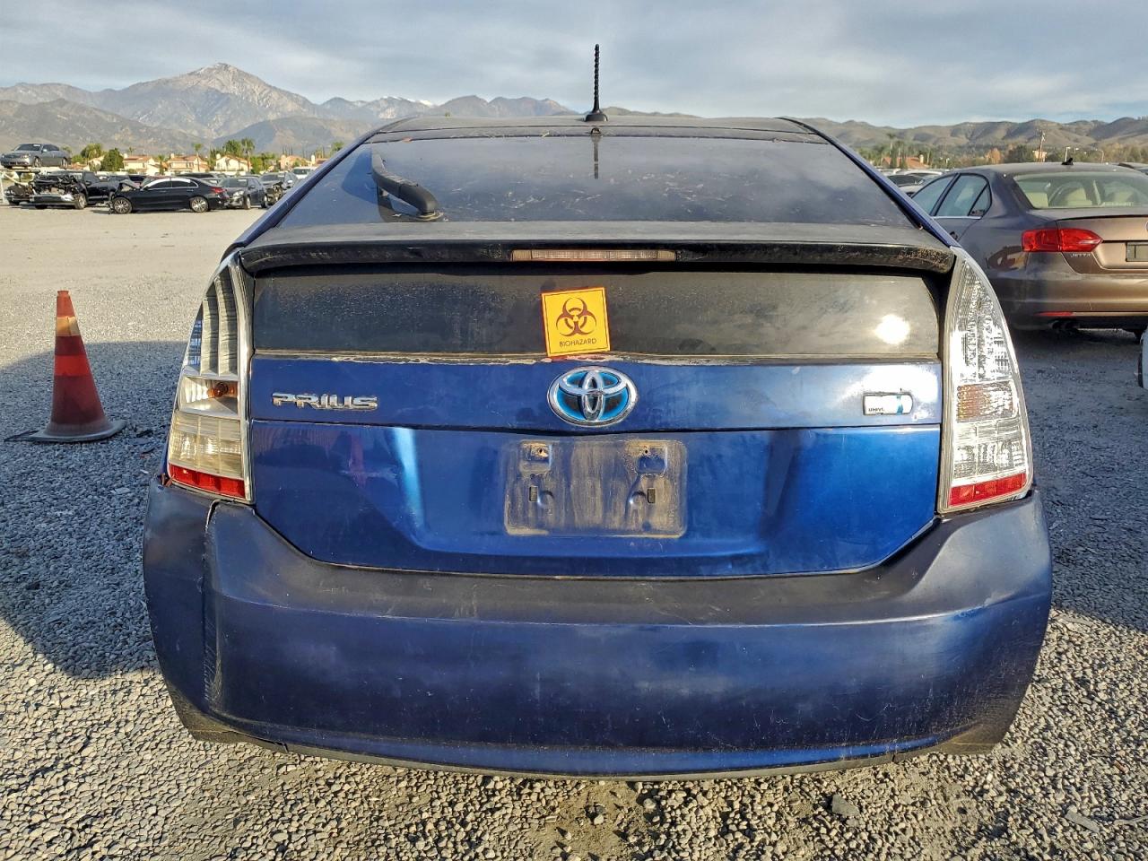 2011 TOYOTA PRIUS photo 6