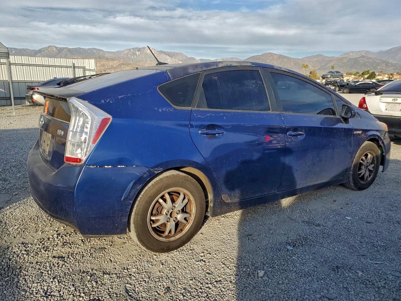 2011 TOYOTA PRIUS photo 3