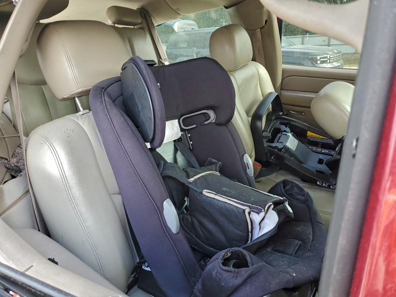 2004 GMC YUKON XL C1500 photo 19