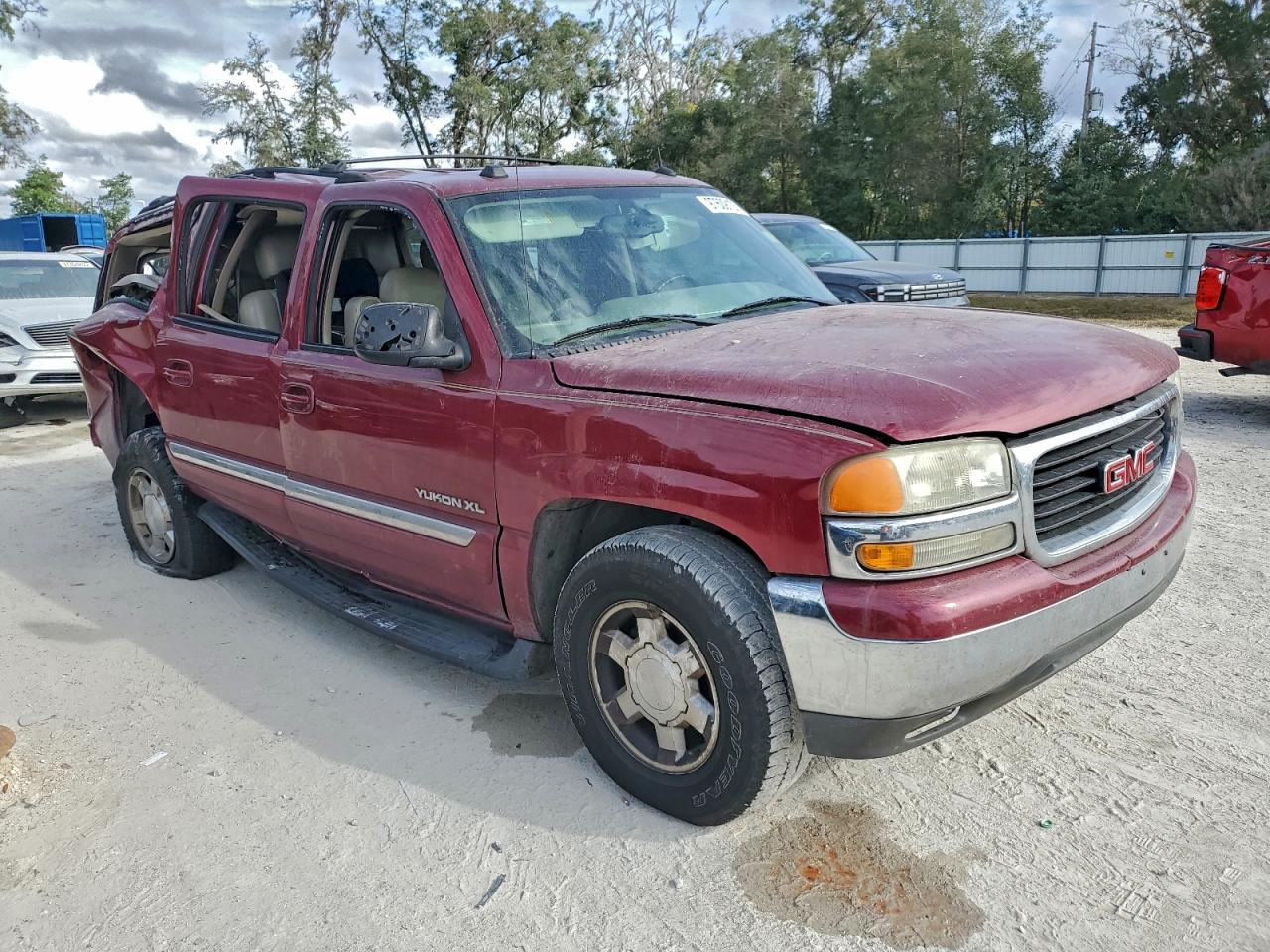 2004 GMC YUKON XL C1500 photo 7