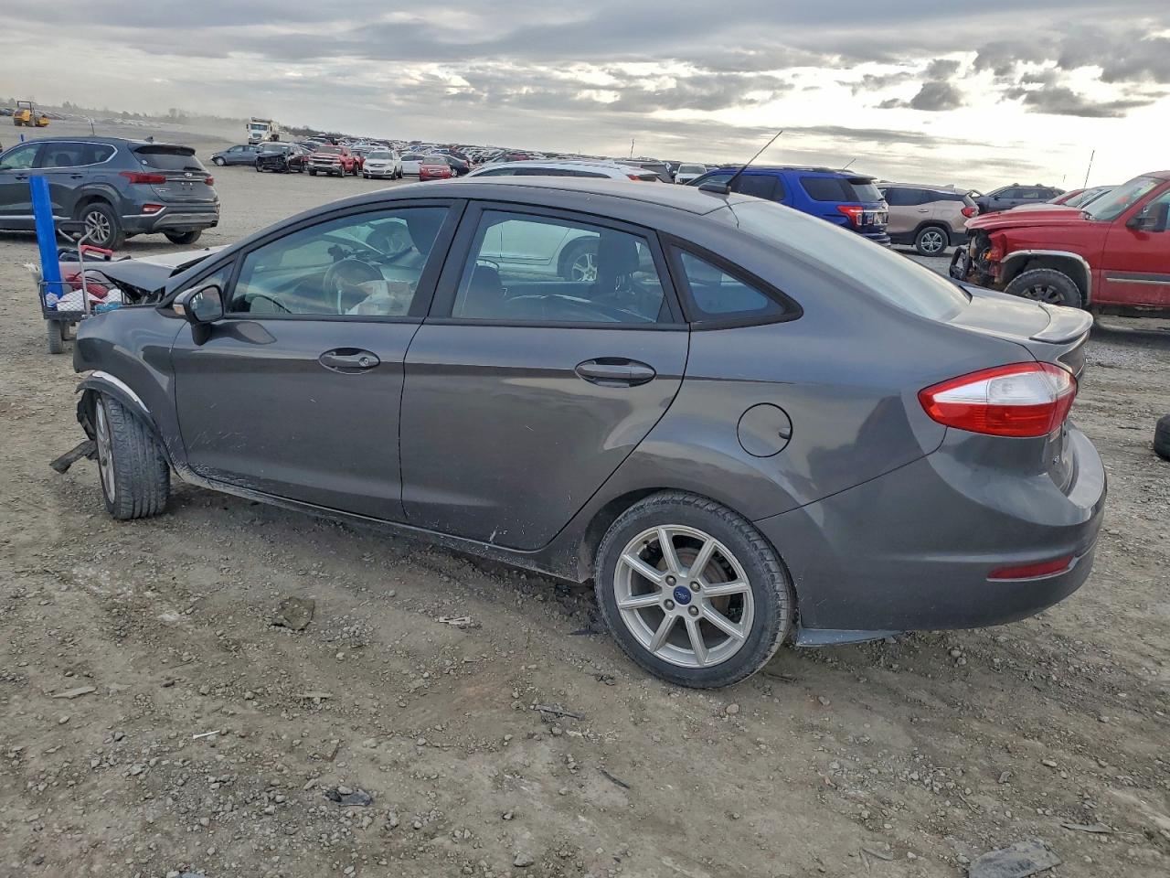 2016 FORD FIESTA SE photo 2