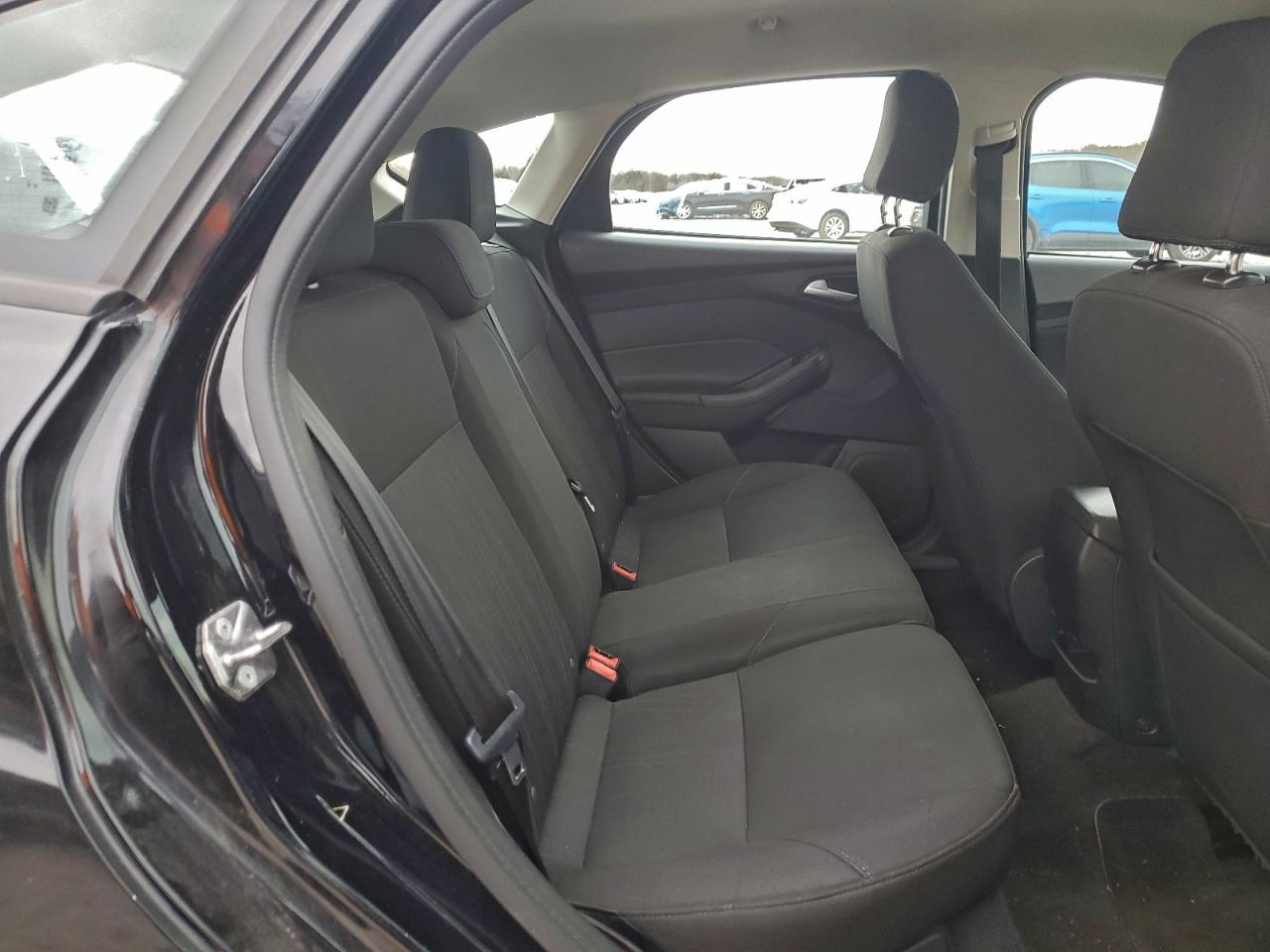2017 FORD FOCUS SE photo 10