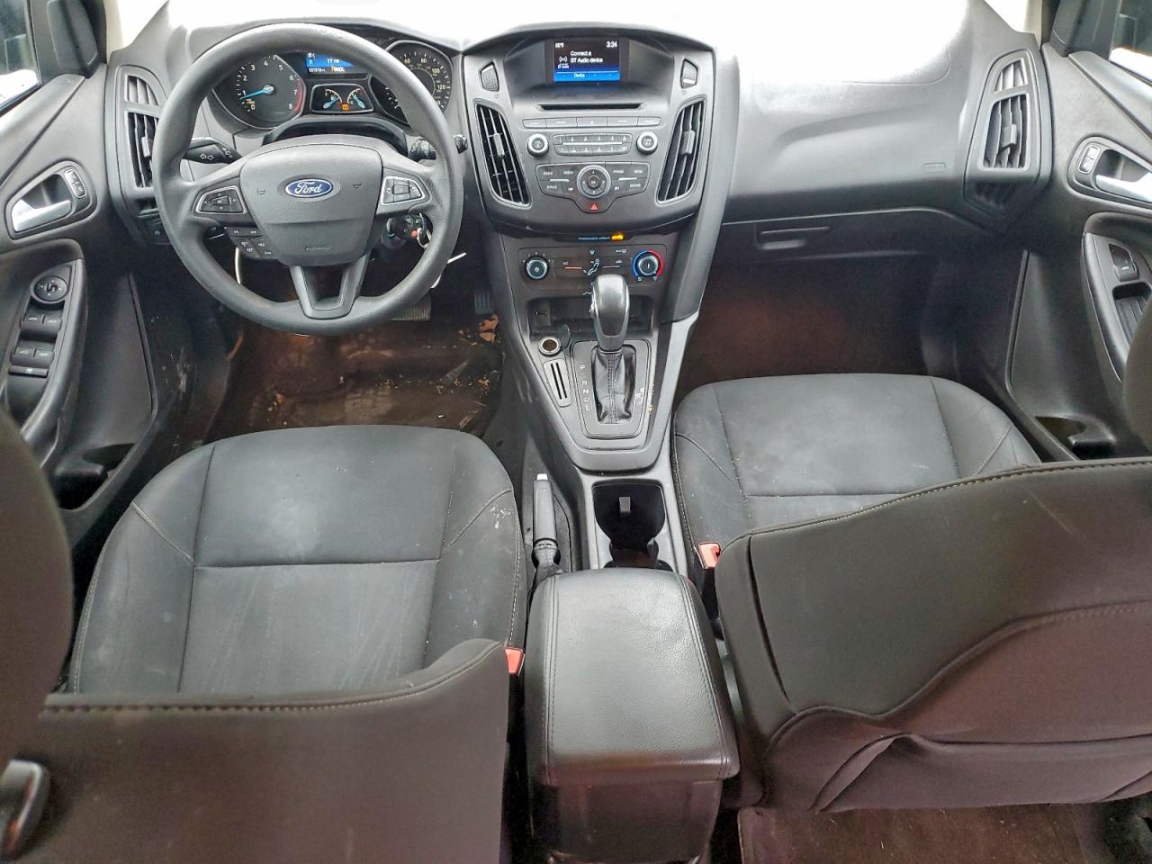 2017 FORD FOCUS SE photo 8