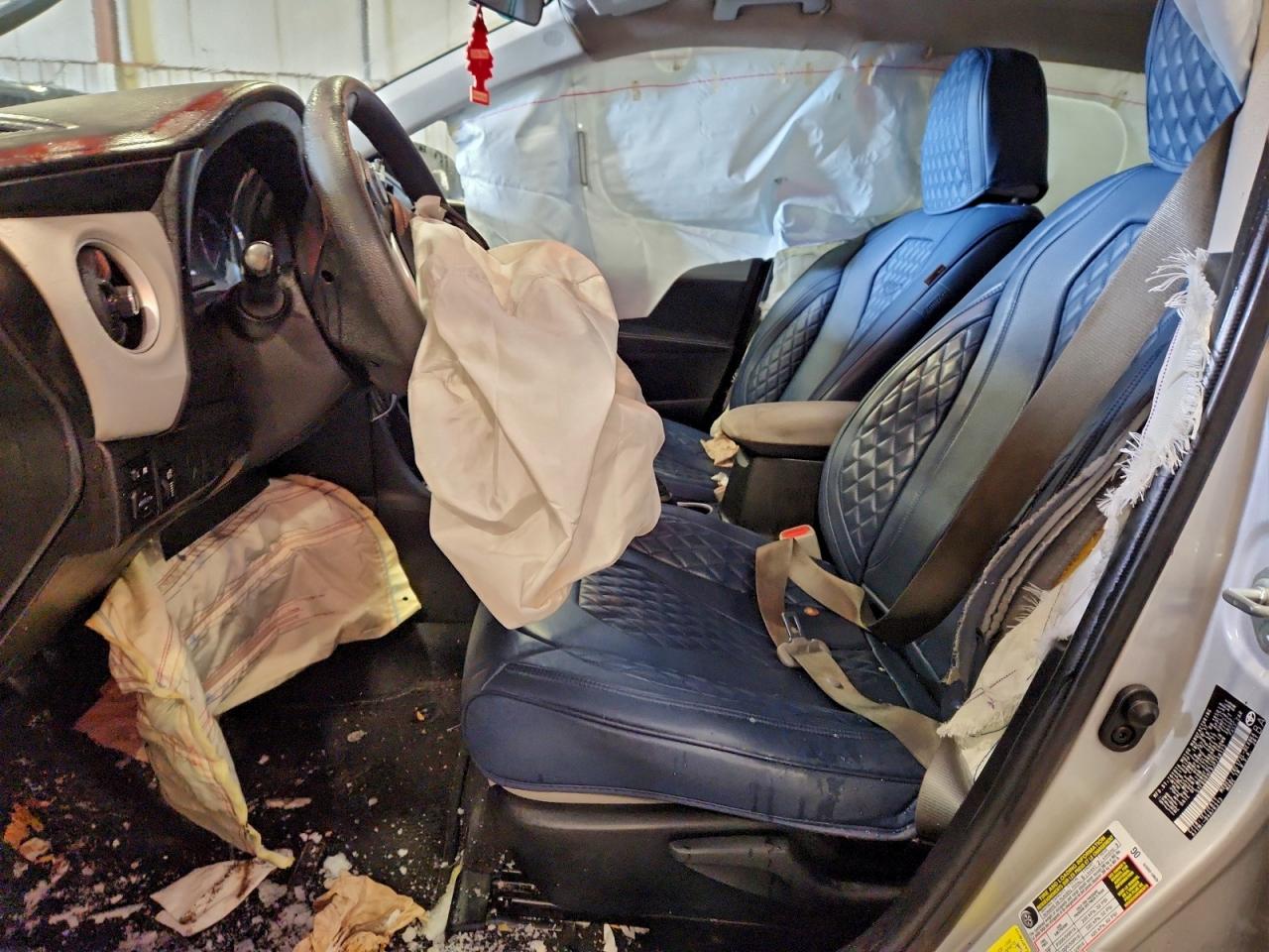 2018 TOYOTA COROLLA LE photo 13