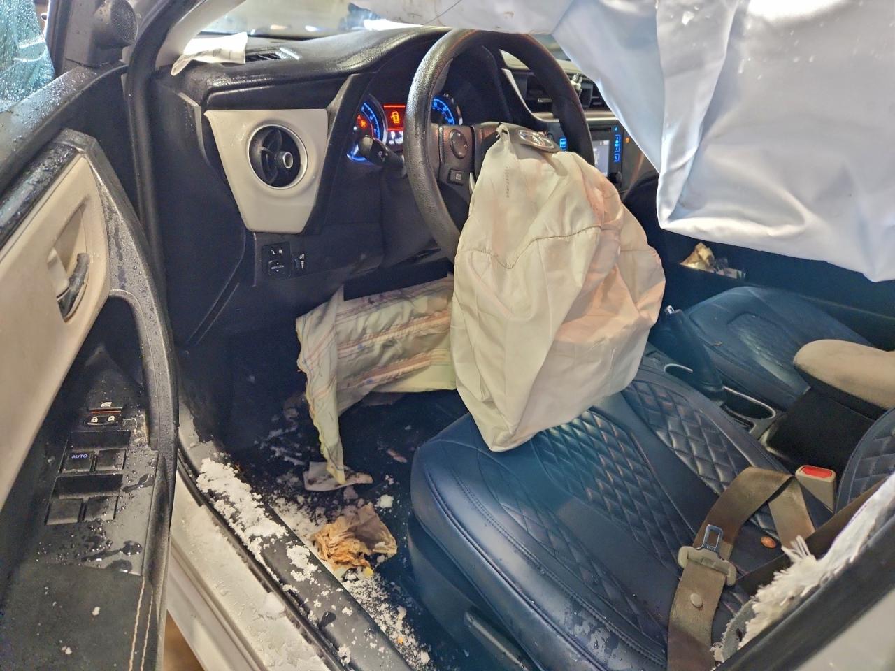 2018 TOYOTA COROLLA LE photo 15