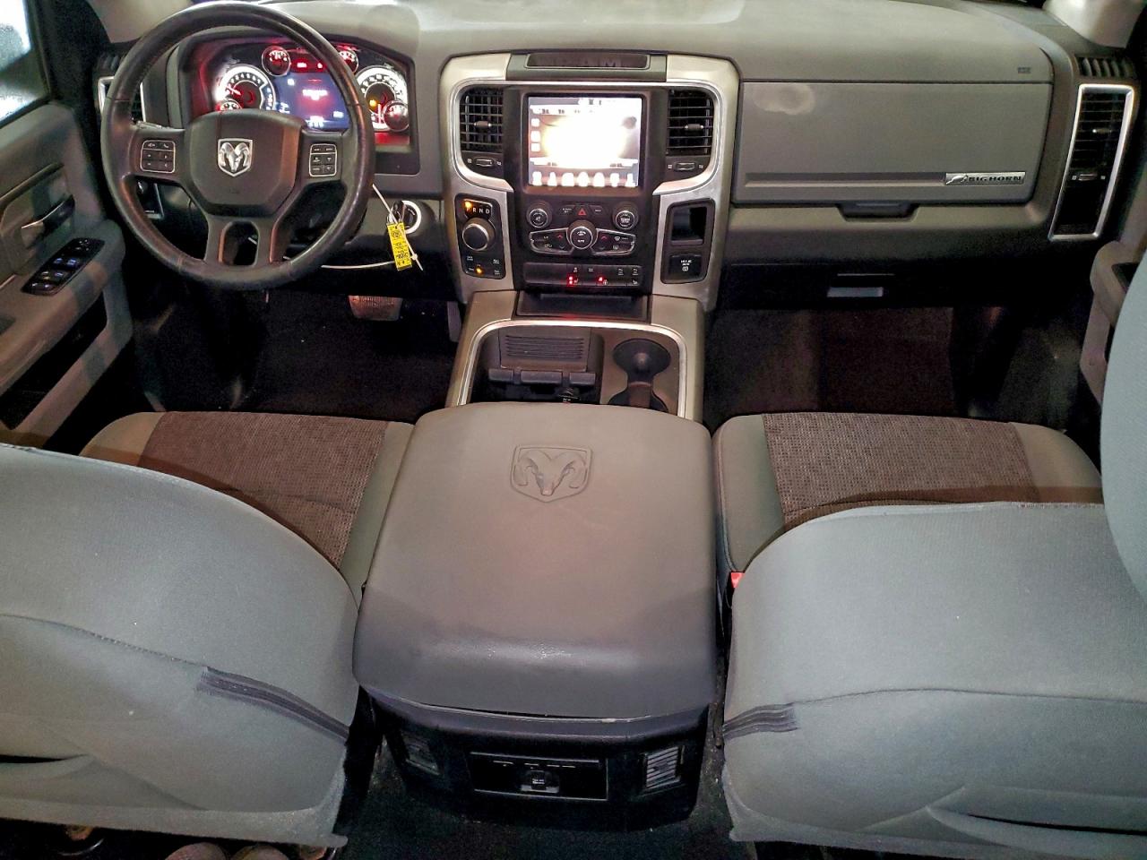 2016 RAM 1500 SLT photo 15