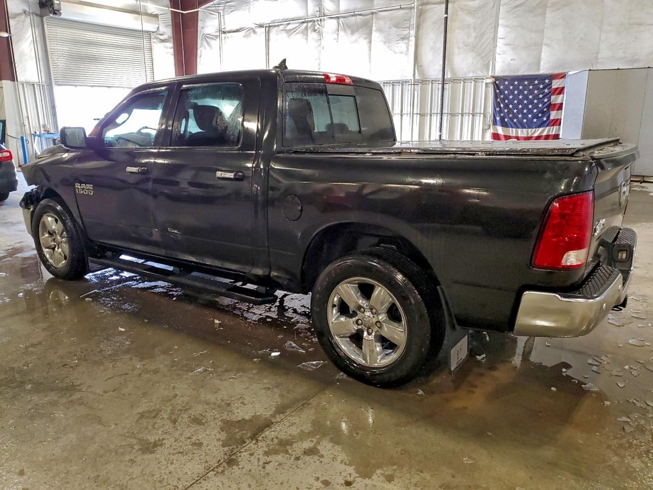 2016 RAM 1500 SLT photo 3