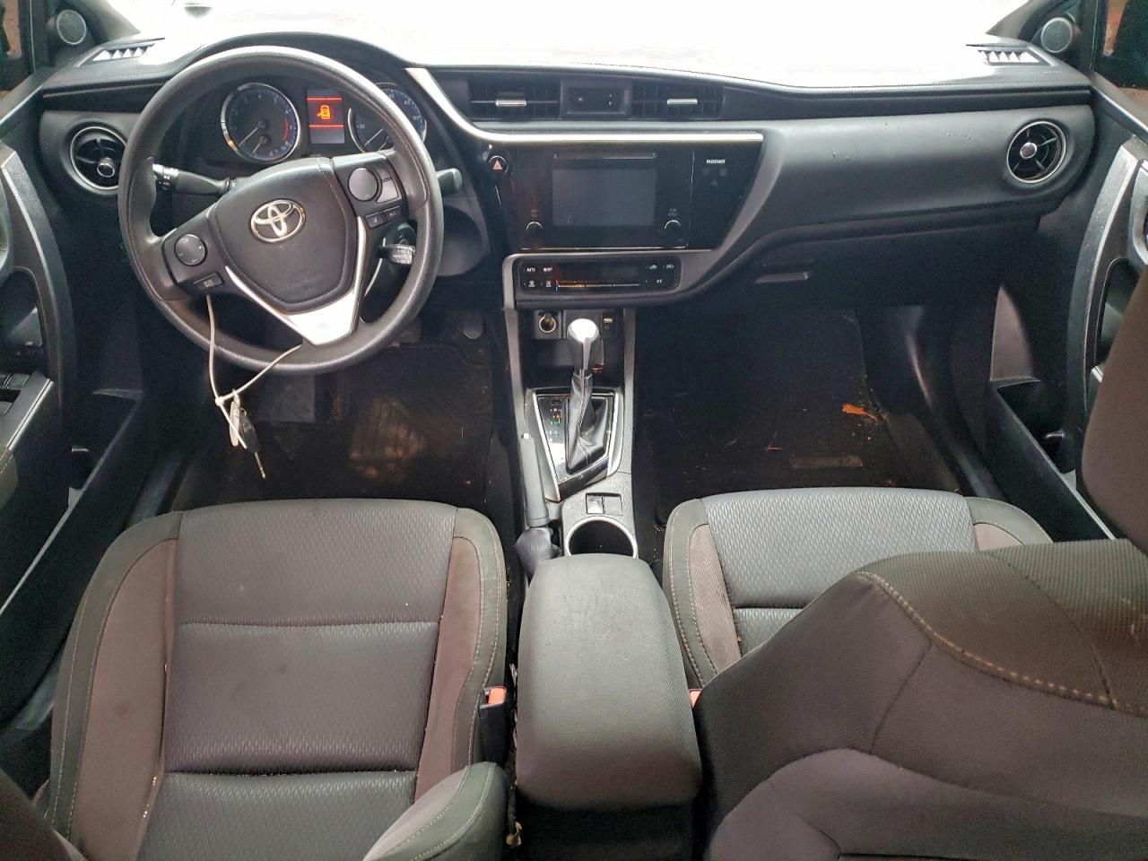 2017 TOYOTA COROLLA L photo 29