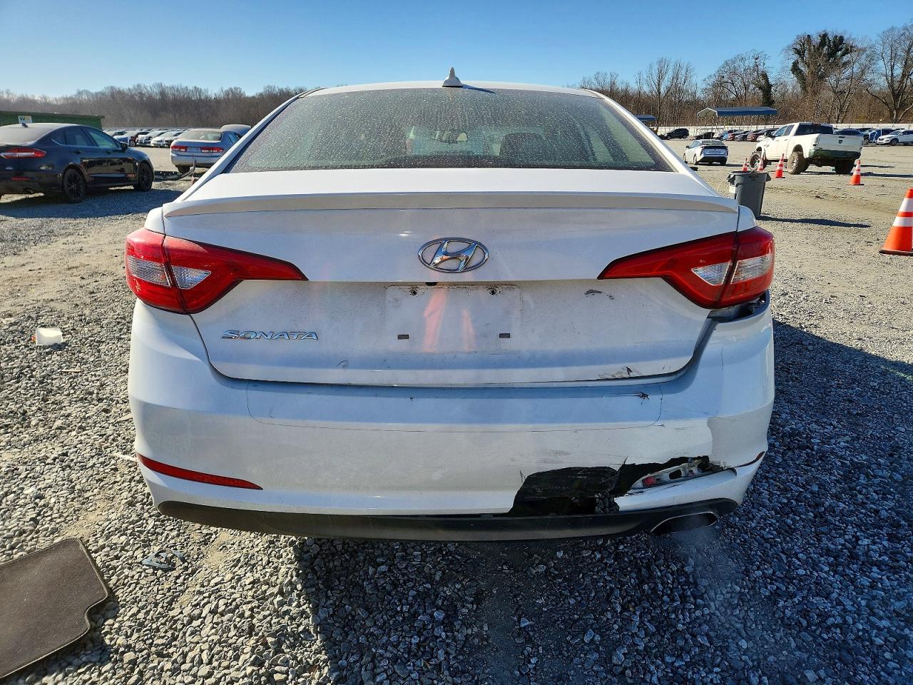 2017 HYUNDAI SONATA SE photo 6