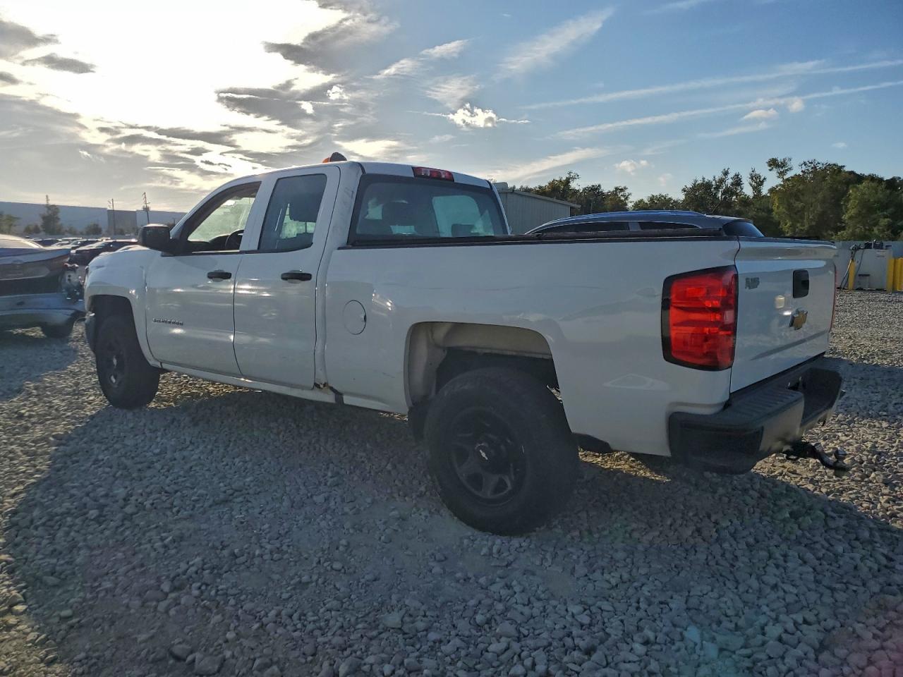 2016 CHEVROLET SILVERADO K1500 photo 2