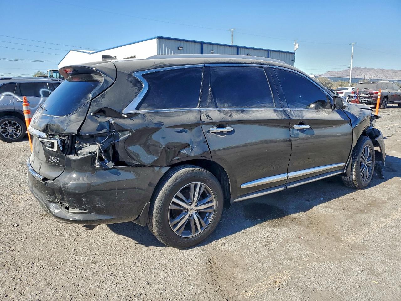 2020 INFINITI QX60 LUXE photo 3
