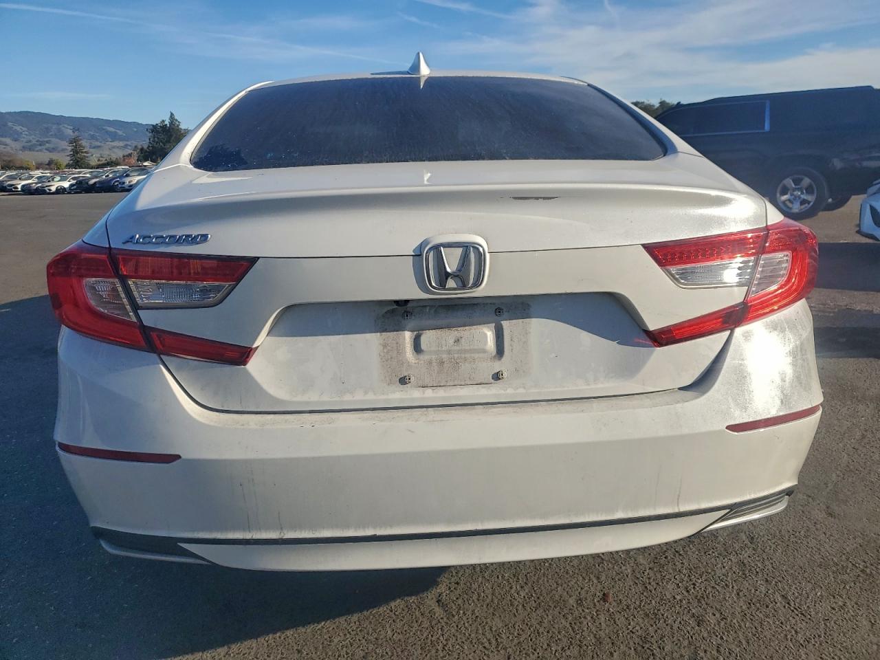 2018 HONDA ACCORD LX photo 6
