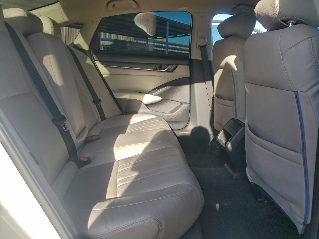 2018 HONDA ACCORD LX photo 10
