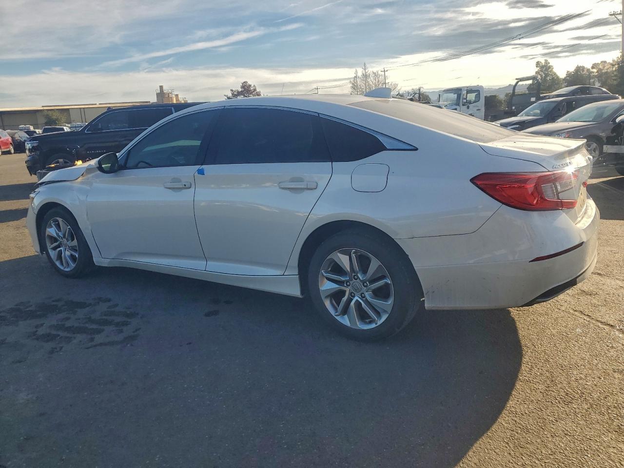 2018 HONDA ACCORD LX photo 2